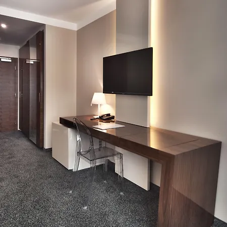 Prezident Luxury & Wellness מלון קרלובי וארי